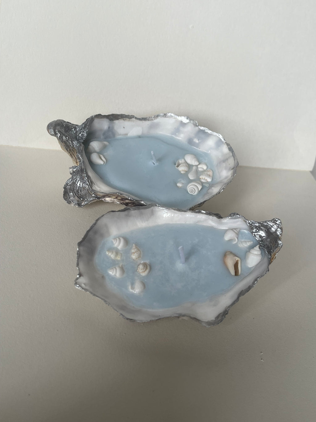 Oyster shell candle